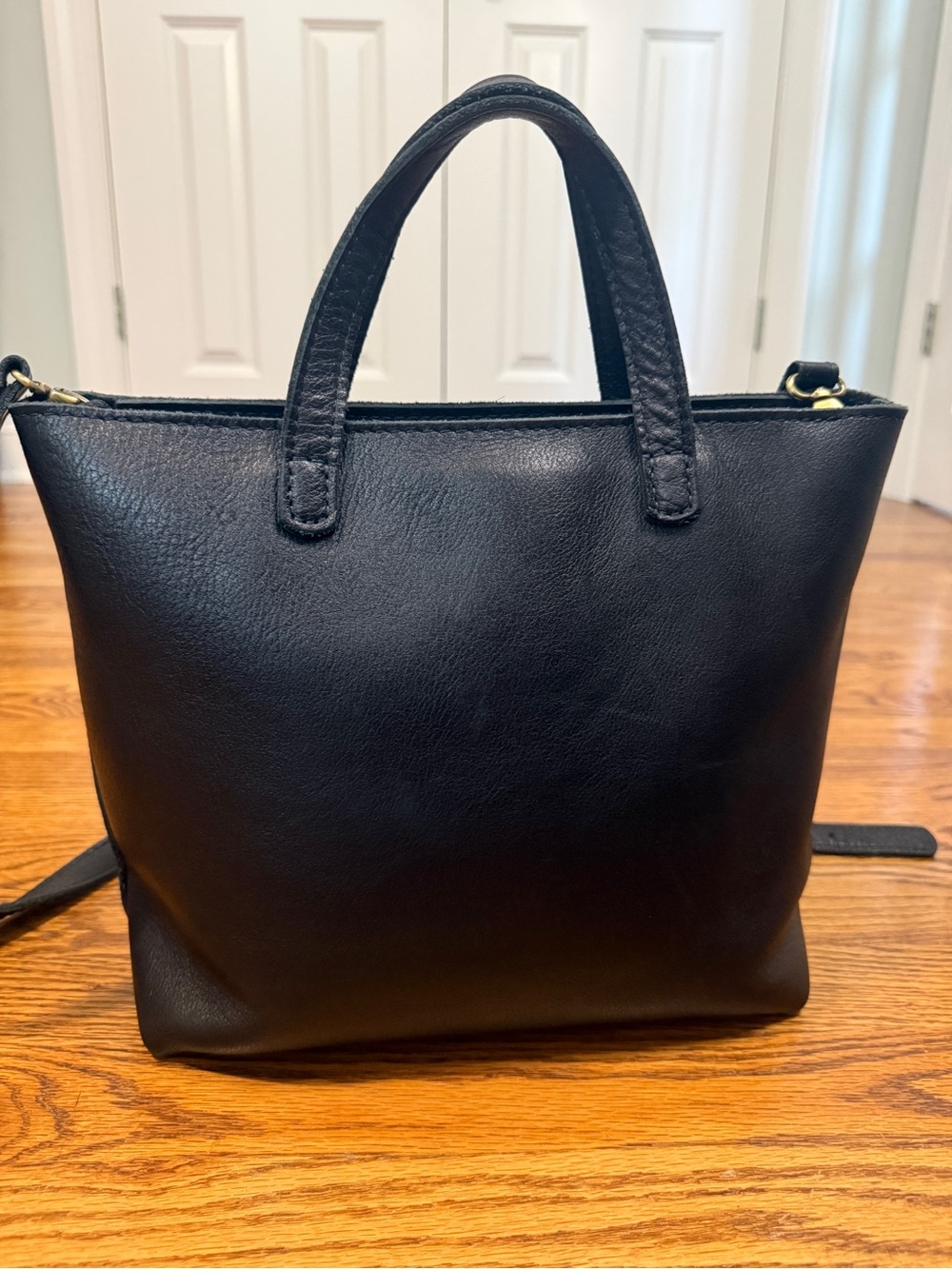 Portland Leather 'ALMOST PERFECT' MEDIUM CROSSBODY TOTE Black w/ Zipper - Picture 5 of 10